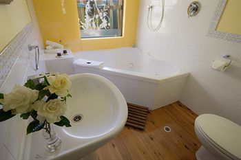 Bendles Cottages And Country Villas - Accommodation QLD 10