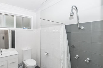 The Esplanade Motel - Formerly Eco-Inn Warners Bay - Accommodation QLD 6