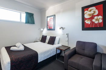 The Esplanade Motel - Formerly Eco-Inn Warners Bay - Accommodation QLD 9
