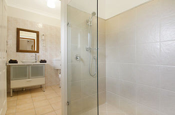 Artisan Spa Views - Accommodation QLD 7