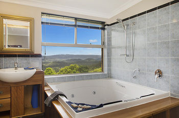 Artisan Spa Views - Accommodation QLD 8