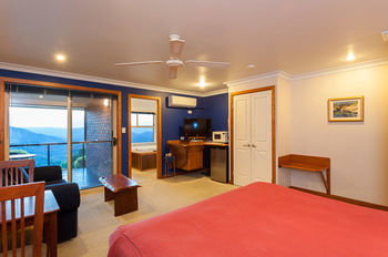 Artisan Spa Views - Accommodation QLD 15