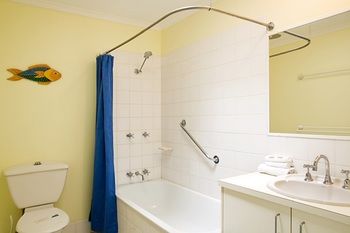Beach Breakers Resort - Accommodation QLD 63