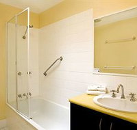 Beach Breakers Resort - Accommodation QLD