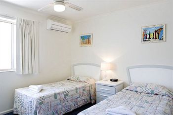 Beach Breakers Resort - Accommodation QLD 2