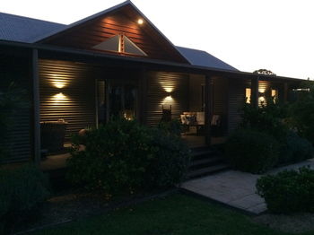 Lilies Luxury Retreats - Accommodation QLD 26
