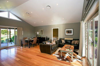 Lilies Luxury Retreats - Accommodation QLD 41