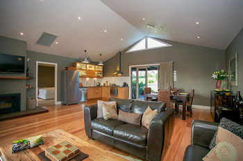 Lilies Luxury Retreats - Accommodation QLD 43