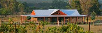 Lilies Luxury Retreats - Accommodation QLD 4