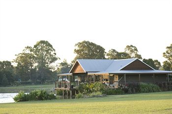 Lilies Luxury Retreats - Accommodation QLD 8