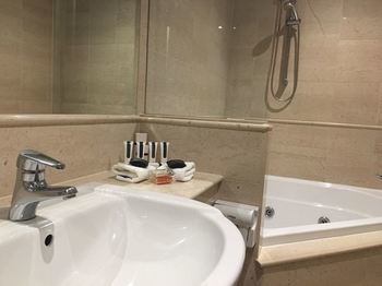 Kimberley Gardens Hotel & Serviced Apartments - Accommodation QLD 7