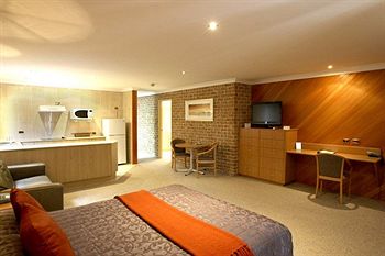The Hermitage Motel - Accommodation QLD 16