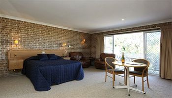 The Hermitage Motel - Accommodation QLD 25