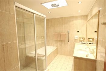 The Hermitage Motel - Accommodation QLD 31