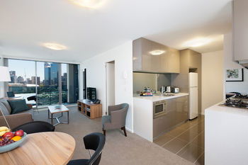 Melbourne Short Stay Apartments MP Deluxe - Accommodation QLD 7