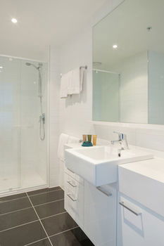 Melbourne Short Stay Apartments MP Deluxe - Accommodation QLD 21