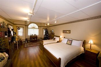 Montville Attic - Accommodation QLD 3