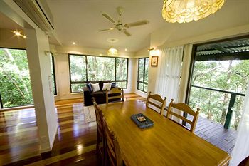 Montville Attic - Accommodation QLD 9