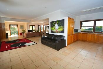 House Of Laurels - Accommodation QLD 50