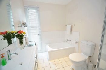 House Of Laurels - Accommodation QLD 58