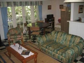 House Of Laurels - Accommodation QLD 64