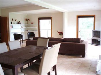 House Of Laurels - Accommodation QLD 5