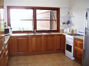 House Of Laurels - Accommodation QLD 14