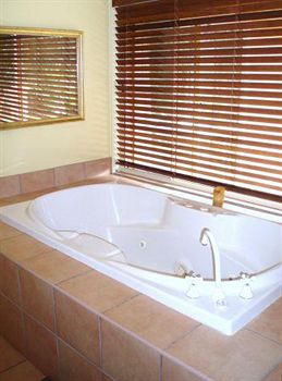 House Of Laurels - Accommodation QLD 26