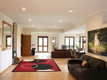 House Of Laurels - Accommodation QLD 32