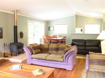 House Of Laurels - Accommodation QLD 36