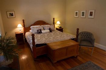 Tizzana Winery Bed & Breakfast - Accommodation QLD 2