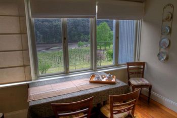 Tizzana Winery Bed & Breakfast - Accommodation QLD 4
