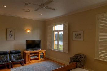 Tizzana Winery Bed & Breakfast - Accommodation QLD 5