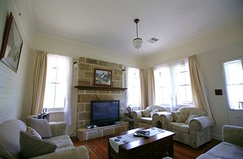 Singletons Retreat - Accommodation QLD 8