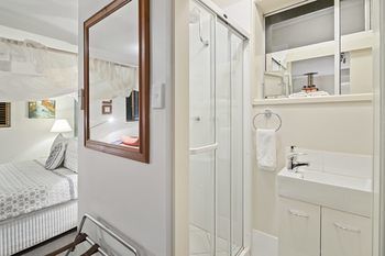 Eden Lodge - Accommodation QLD 3