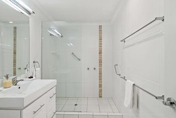 Eden Lodge - Accommodation QLD 4