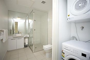 Astra Apartments - Docklands - Accommodation QLD 5