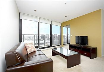 Astra Apartments - Docklands - Accommodation QLD 2