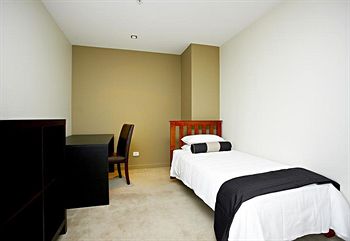 Astra Apartments - Docklands - Accommodation QLD 4