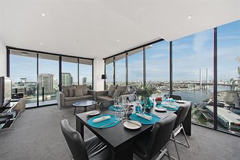 Docklands Private Collection Of Apartments - NewQuay - Accommodation QLD 7