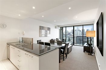 Docklands Private Collection Of Apartments - NewQuay - Accommodation QLD 8