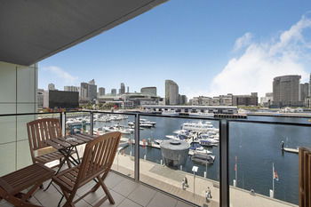 Docklands Private Collection Of Apartments - NewQuay - Accommodation QLD 9