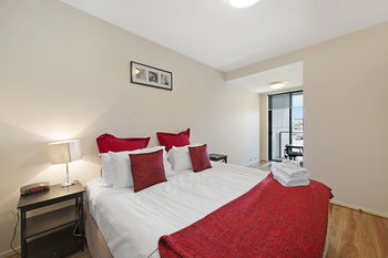 Docklands Private Collection Of Apartments - NewQuay - Accommodation QLD 10