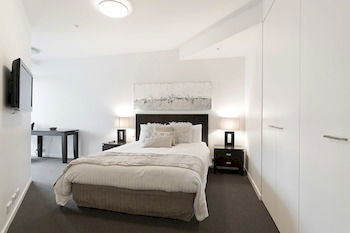 Docklands Private Collection Of Apartments - NewQuay - Accommodation QLD 24
