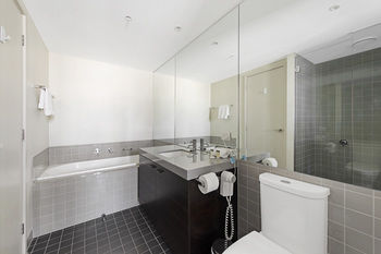 Docklands Private Collection Of Apartments - NewQuay - Accommodation QLD 38