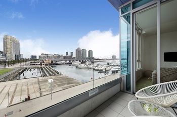 Docklands Private Collection Of Apartments - NewQuay - Accommodation QLD 55