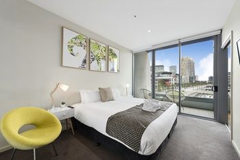 Docklands Private Collection Of Apartments - NewQuay - Accommodation QLD 57