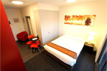 Alston Apartments Hotel - Accommodation QLD 3