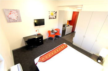 Alston Apartments Hotel - Accommodation QLD 6