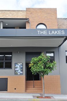 The Lakes Hotel - Accommodation QLD 4